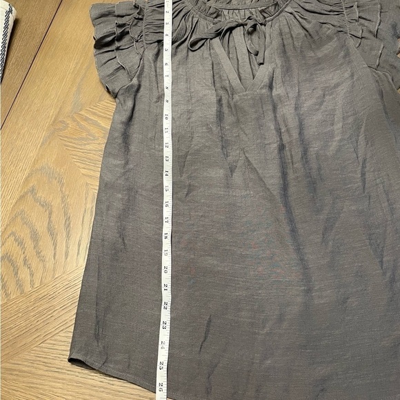 Nwot flutter sleeve top - Picture 5 of 7